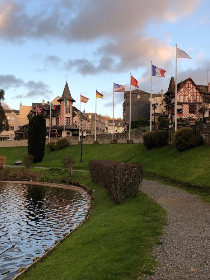 Bagnoles de l'Orne Normandie Manoir De La Prise Tarot Bed & Breakfast エクステリア 写真